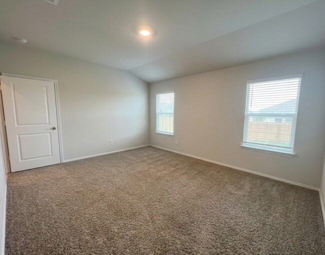 Building Photo - AVAILABLE JUNE 3RD ; APPLY ON OUR WEBSITE TODAY!!