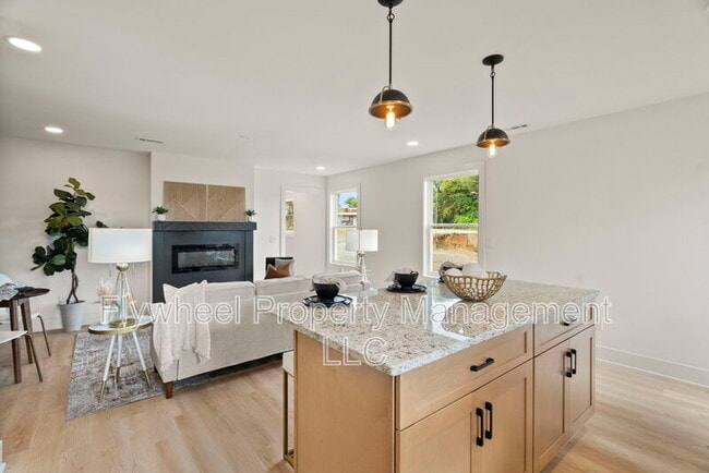 Building Photo - 103 Rayon Dr