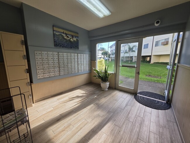 Building Photo - 350 Aoloa St