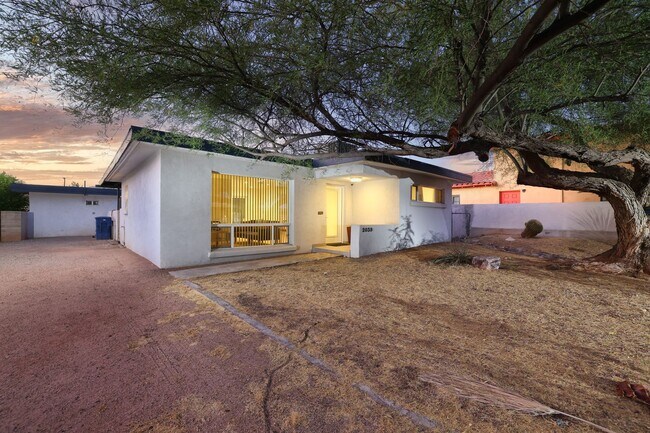 Building Photo - Live Close to Campus in Style – Sam Hughes...