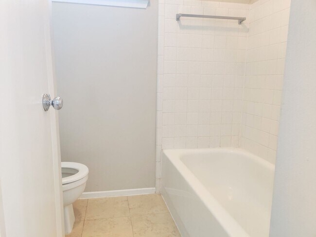 Building Photo - 1914 Seakale Ln