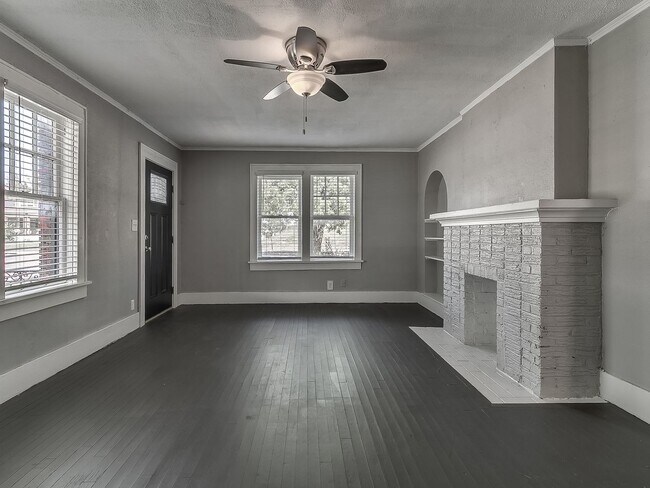 Building Photo - 1300 NW 15th St