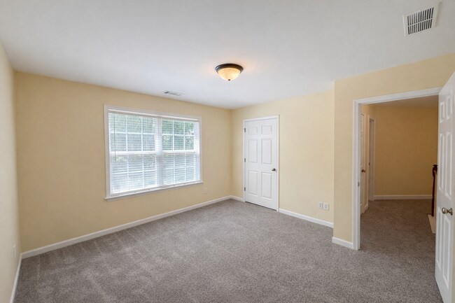 Building Photo - Clean 5 Bedroom Collins Hill Home with First Floor Suite and Oversized Master