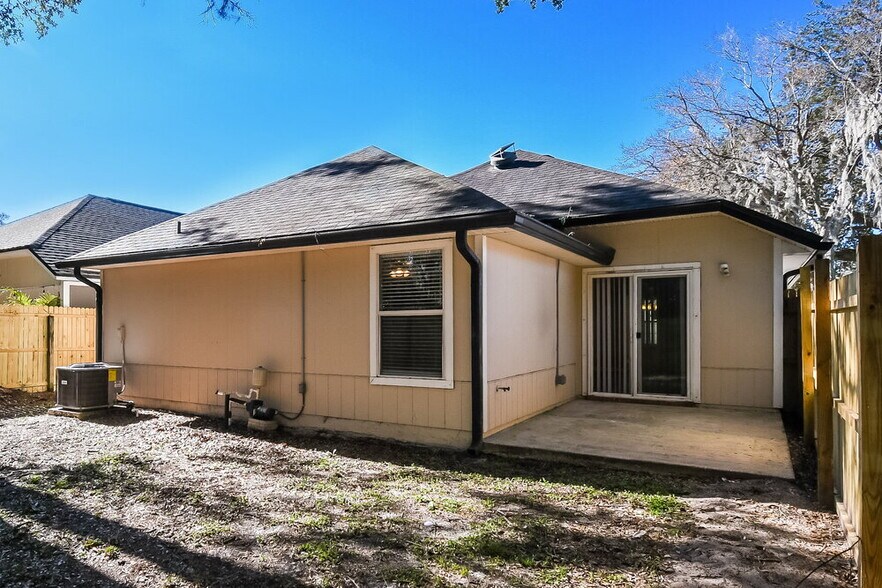 Building Photo - 2985 Mikris Dr E