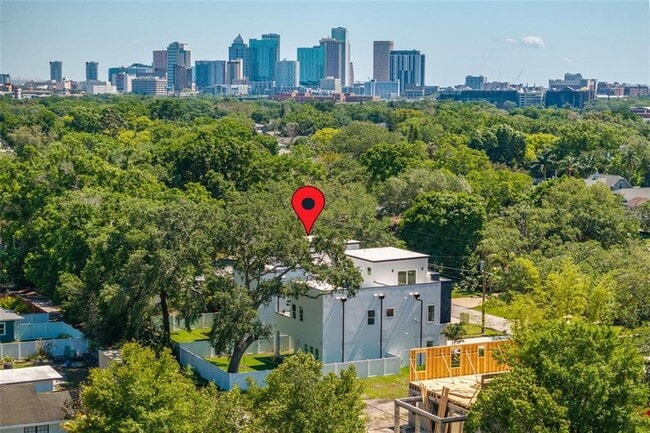 Building Photo - 1017 W Coral St