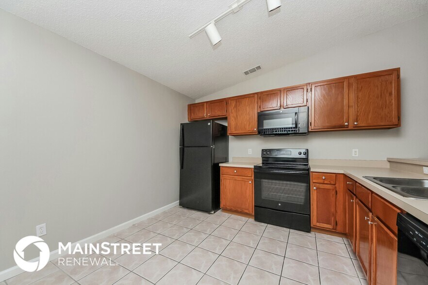 Building Photo - 2739 Woodruff Dr