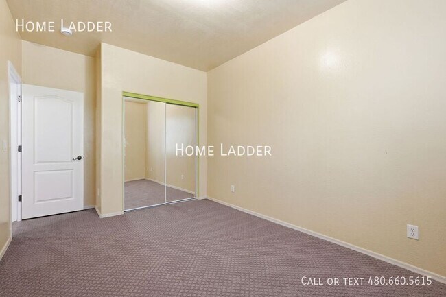Building Photo - 4172 E Santa Fe Ln
