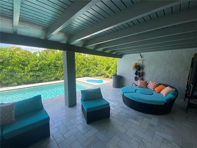 Building Photo - 7010 SW 144th Pl