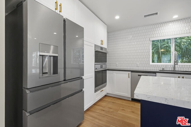 Building Photo - 4762 Charters Ave