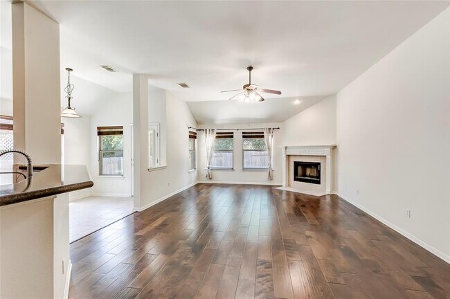 Building Photo - 15220 Fernhill Dr