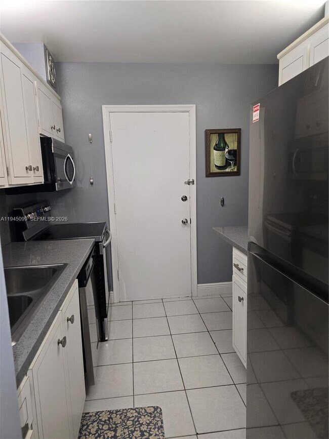 Building Photo - 2171 NE 66th St