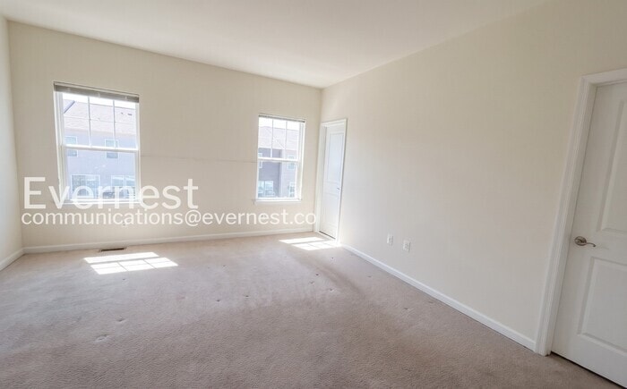 Building Photo - 1809 Noyack Ln