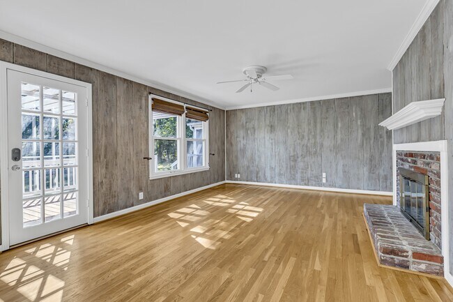 Building Photo - 1105 Chelsey Ct