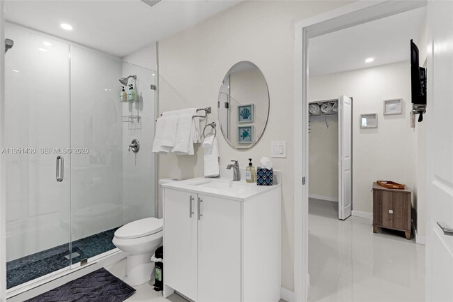 Building Photo - 1075 NE 12th Ave