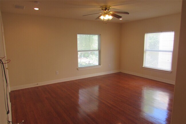 Building Photo - 2513 Shakespeare St