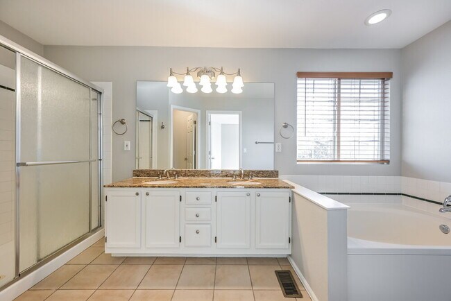 Building Photo - 5991 S Rock Creek Dr