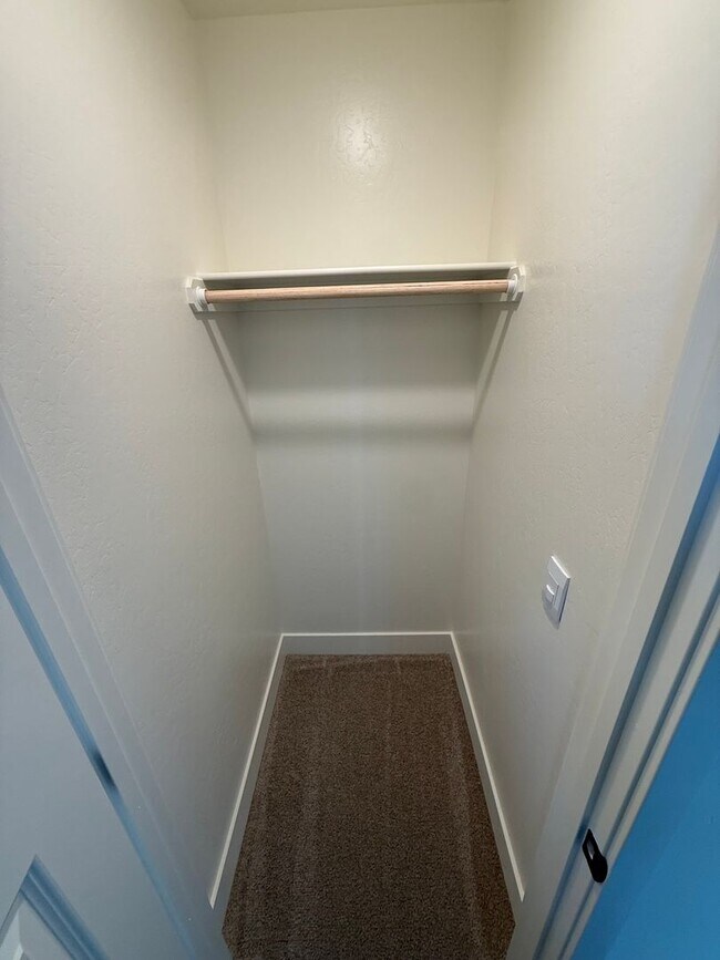 Building Photo - Stunning New-Construction two-story home 5bed 3bath