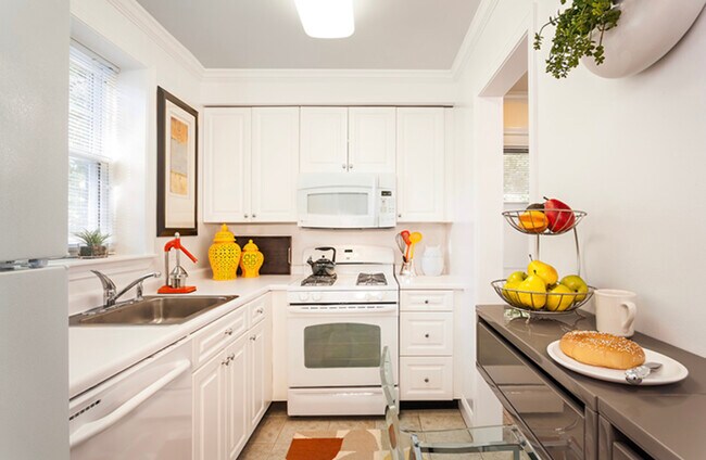 Building Photo - 645 Vfw Pky