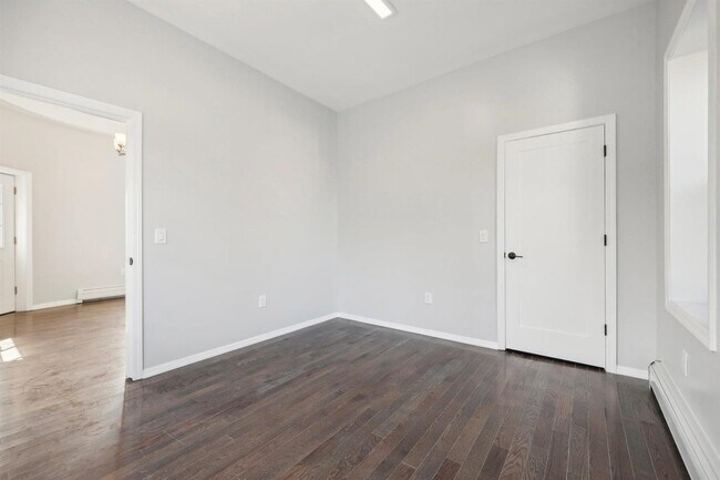 Building Photo - 541 70th St