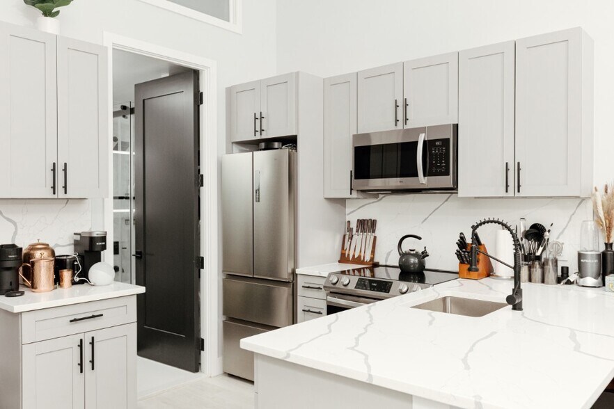 Building Photo - Large 1 bedroom with additional sleep loft