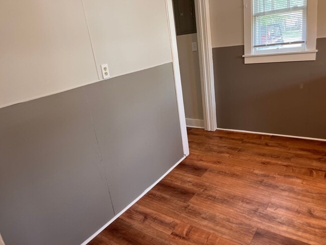 Building Photo - For Rent: Charming Newly Renovated 2-Bedroom Home
