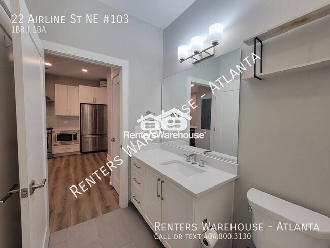 Building Photo - Location! Location! 2 Story 1 Bedroom step...