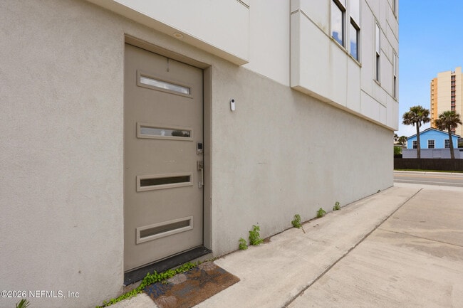 Building Photo - 115 1st St S