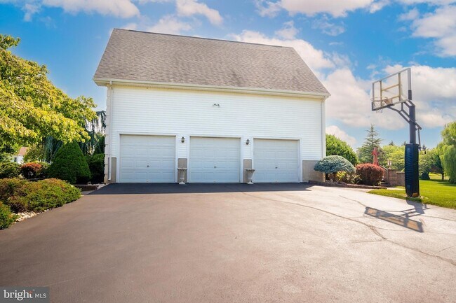 Building Photo - 19 Meadowlark Dr