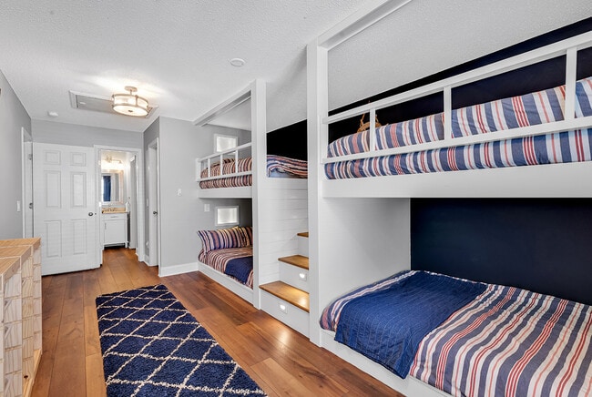 queen size bunk beds - 114 Gully Branch Ln