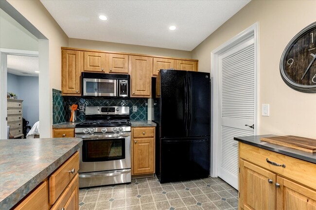 Building Photo - 16 Juneau Ct