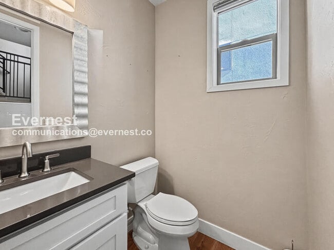 Building Photo - 1225 Perry St