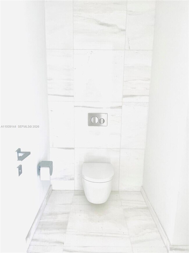 Building Photo - 300 Biscayne Blvd Way