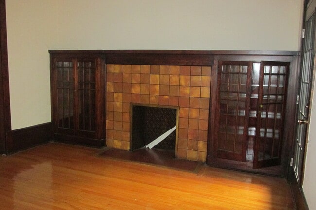 Building Photo - 1367 E 56th St