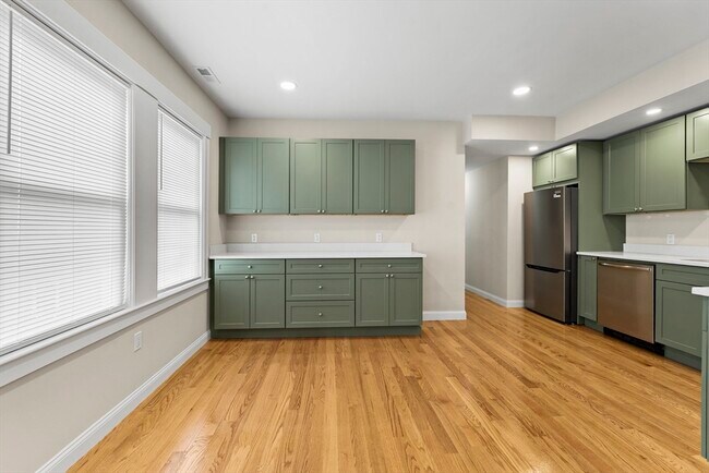 Building Photo - 42 Almont St