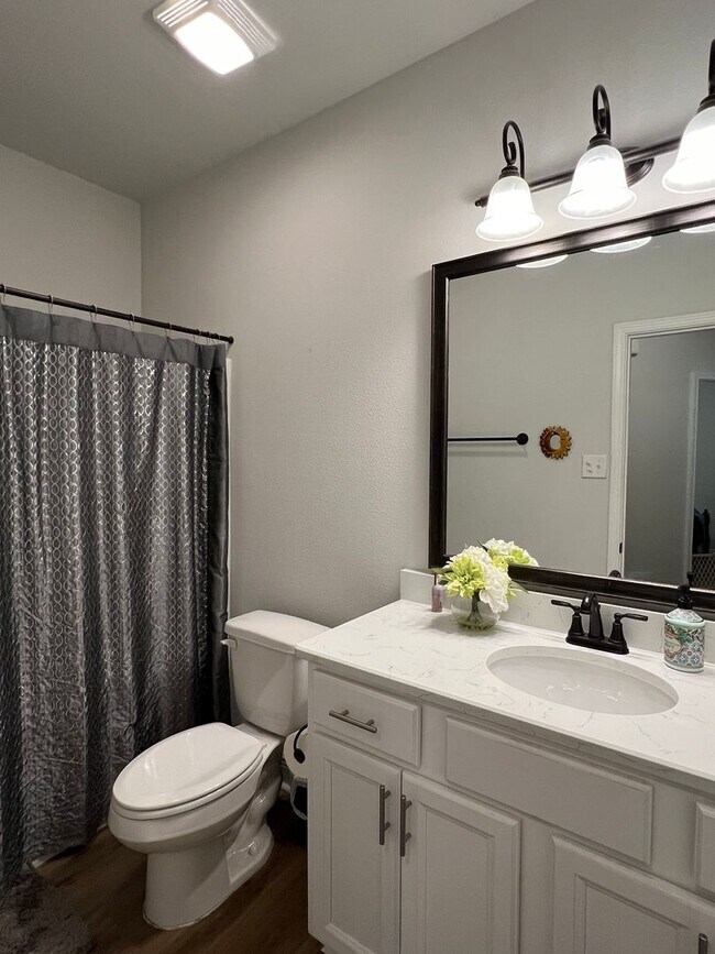 Building Photo - Exceptional 4 Bedroom in Milton