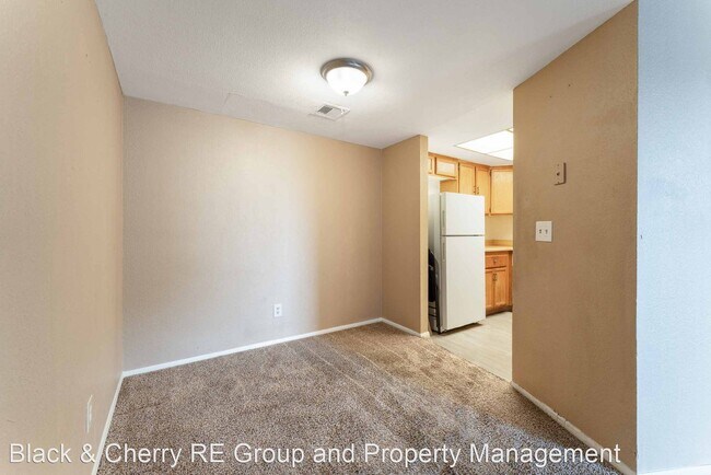 Building Photo - 1 br, 1.5 bath House - 1628 Justin Court