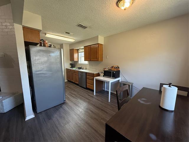 Building Photo - 1040 Meadowview Dr