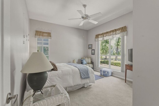 Building Photo - Must See Immaculate 3/2 Rainbow Springs with Lanai