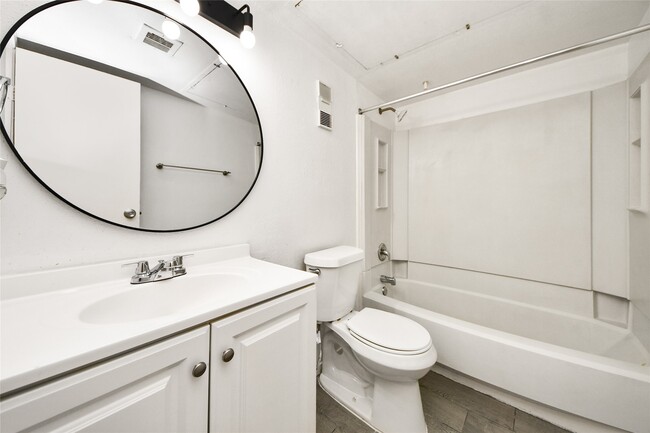 Building Photo - 12905 Woodforest Blvd