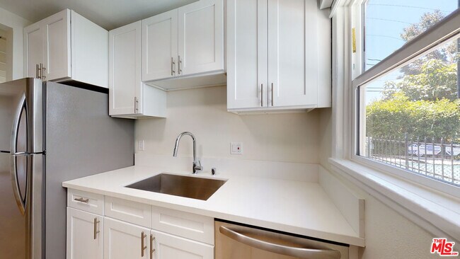 Building Photo - 8903 Harratt St