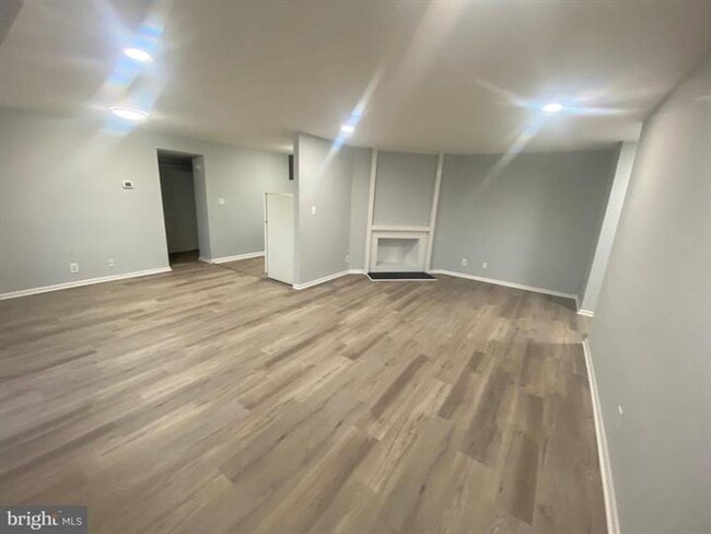 Building Photo - 5801 Quantrell Ave