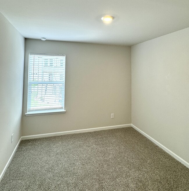 Building Photo - 3635 Shore Wood Ave