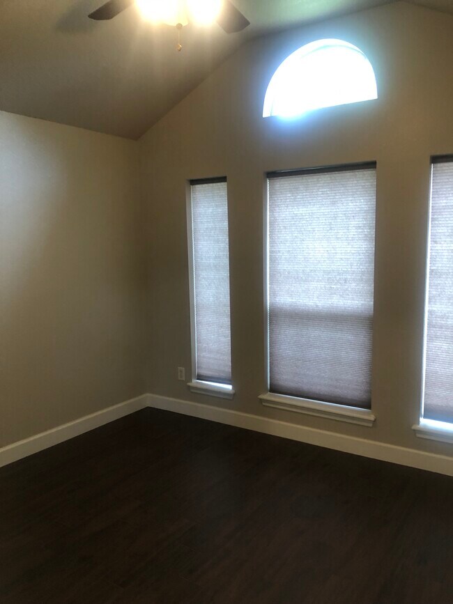Building Photo - 11731 Santa Fe Tr