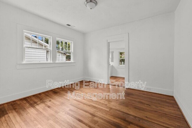 Building Photo - 1625 51st St Ensley