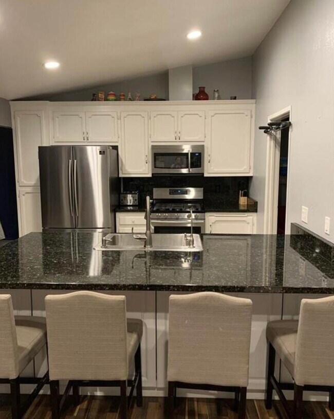 Building Photo - 5250 Riverlake Rd