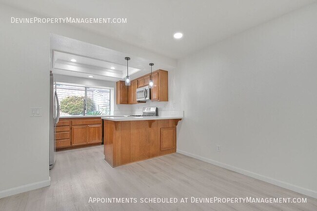 Building Photo - 902 California Privado