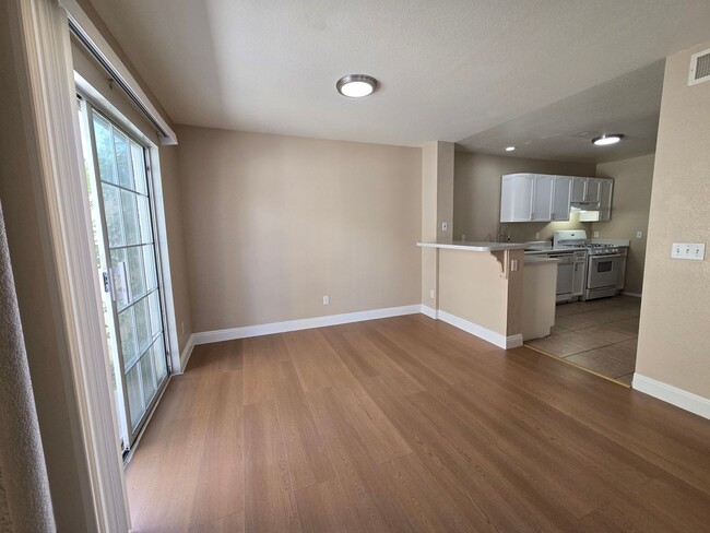 Building Photo - Townhome in Dreamy Summerlin Area -8417 Ma...