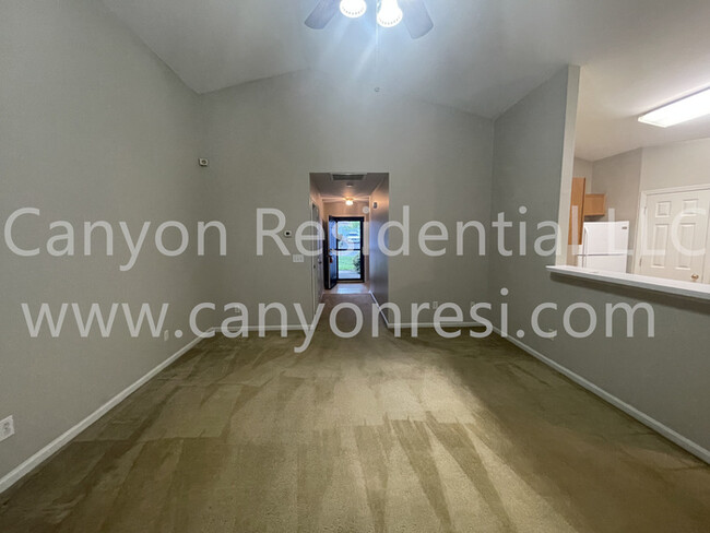 Building Photo - Beautiful 3b Room!Move in ready!