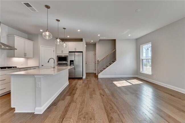 Building Photo - 400 Renwood Trl