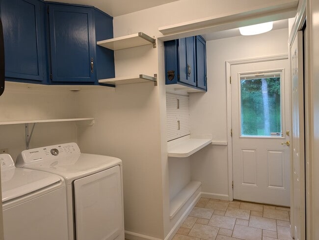 Building Photo - Pristine, 3 bedroom, 2 bath ranch style home located in Sardis Woods!